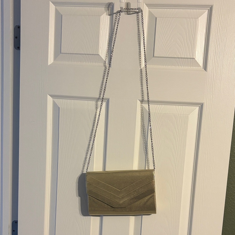 Elegant Gold Chevron Clutch with Chain Strap